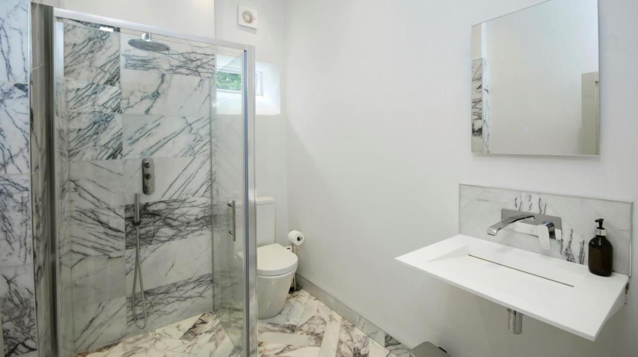 Topside House - Beautiful 7 Bedroom House With Hottub Wifi And Parking Near Bath Wells Frome