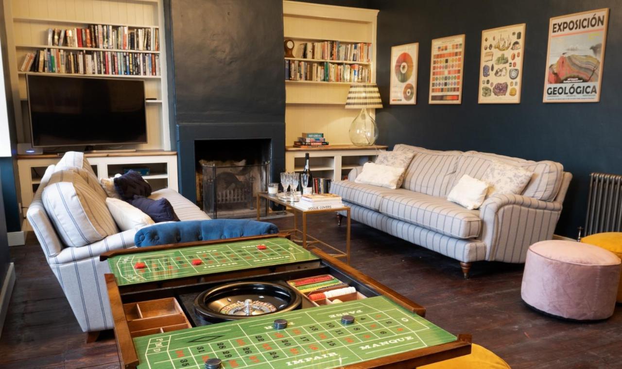 Topside House - Beautiful 7 Bedroom House With Hottub Wifi And Parking Near Bath Wells Frome