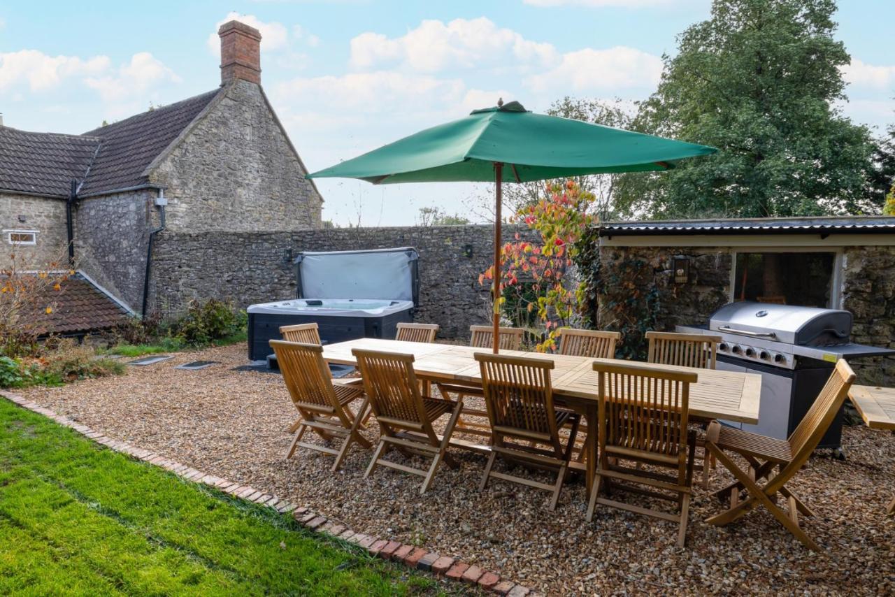 Topside House - Beautiful 7 Bedroom House With Hottub Wifi And Parking Near Bath Wells Frome Holiday home